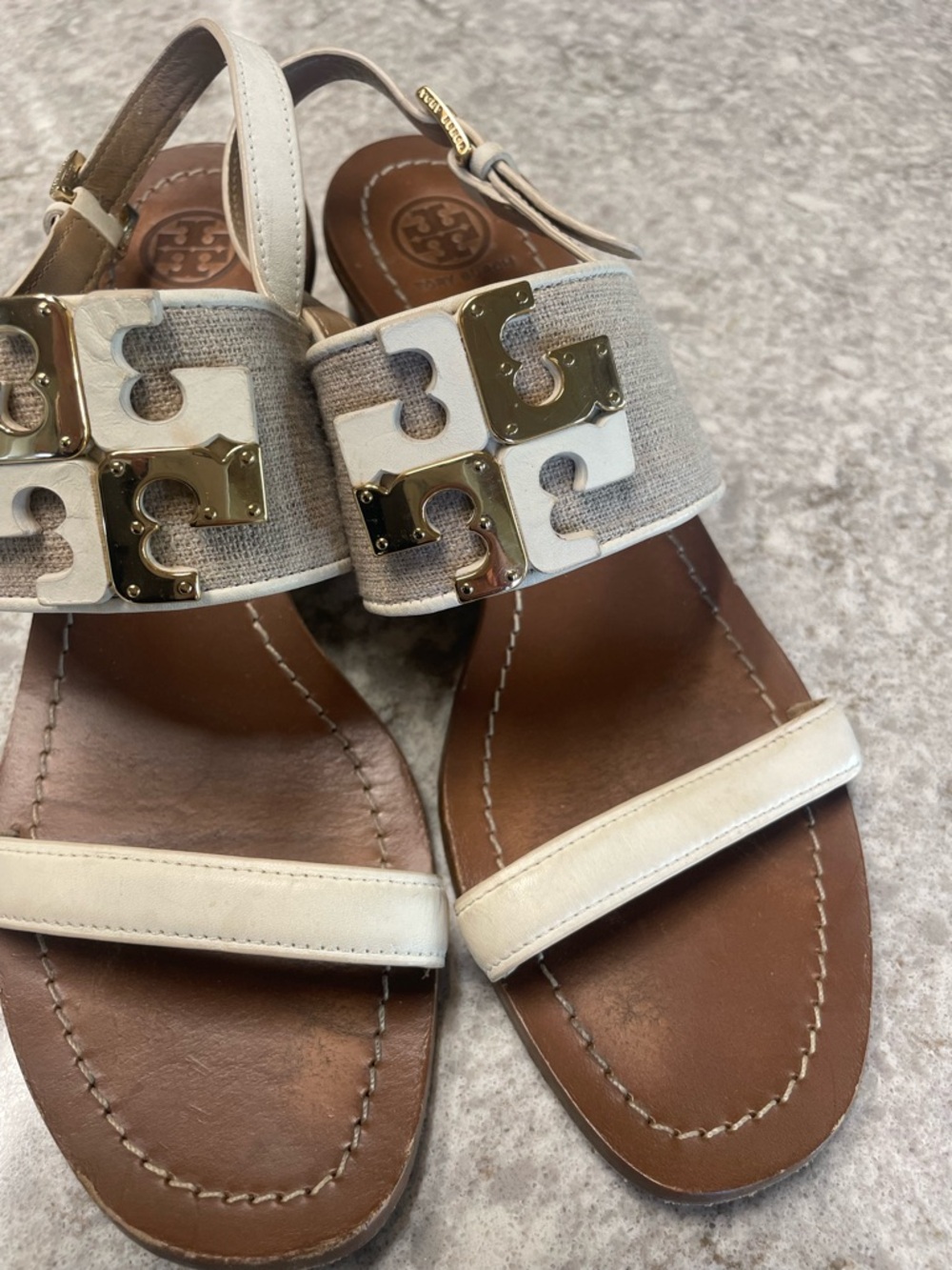 🇺🇸 Tory Burch Women’s Lowell Logo White Leather & Canvas Buckle Sandals - Picture 4 of 7